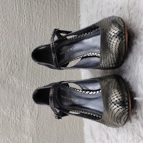 Via Spiga Gray Metallic Snake Embossed Leather Pointed-Toe Skinny Heel Shoe - Picture 4 of 16